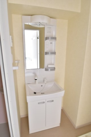 大阪市都島区都島本通３丁目の賃貸マンションの洗面所