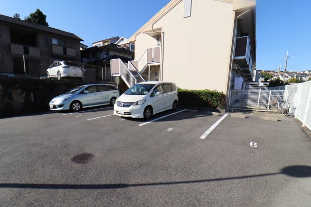 プレジール千里の駐車場