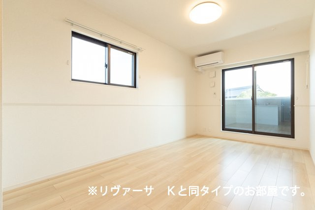 アンベリールＢの居間・リビング