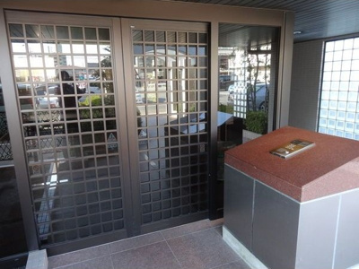 【エントランス】 | ロジュマン春日井