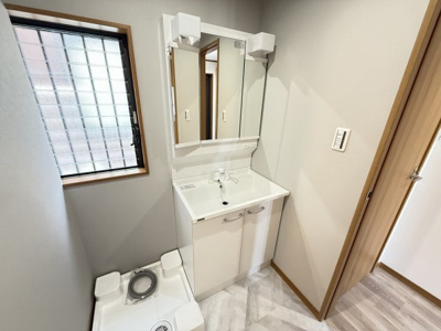 【独立洗面台】 | 西宮市一ヶ谷町リノベーション中古戸建 | ◆独立洗面化粧台付き◆