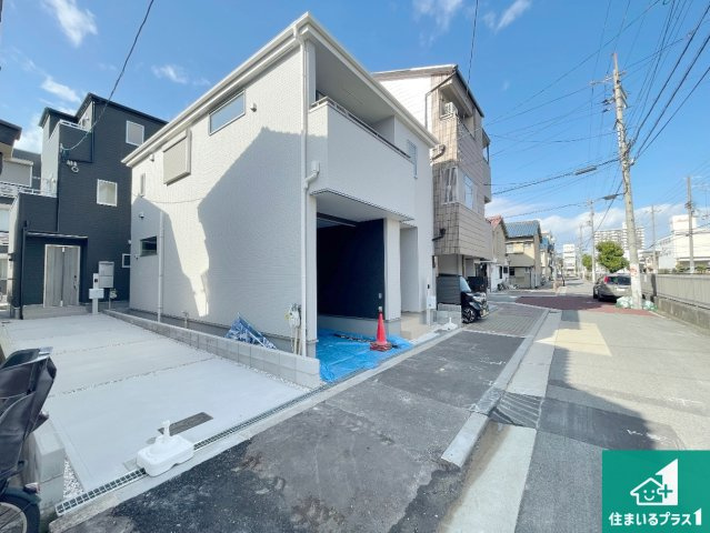 大阪市東住吉区今川　第3期　新築一戸建ての前面道路含む現地写真|周辺は閑静な住宅街！前面道路広々で車の出し入れも便利です。駐車が苦手な方でも安心して車庫入れできます！