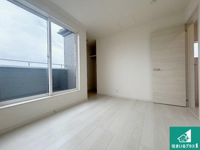 大阪市東住吉区今川　第3期　新築一戸建ての洋室|シンプルな洋室は、自分好みのインテリアが楽しめます♪ご家族とインテリアや家具を選びに行くのは新築購入時の醍醐味の一つです。ぜひお楽しみください♪