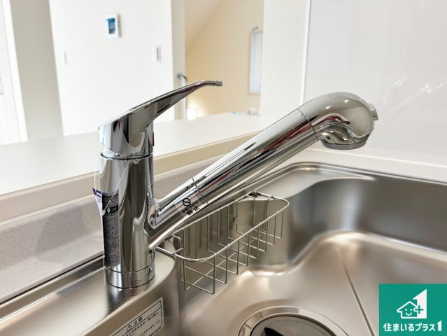 大阪市東住吉区今川　第3期　新築一戸建ての設備|浄水器を内蔵！炊飯時、お茶を作る時に安心してお水を使えます！お湯と冷水、浄水と原水、シャワーの切替えもワンタッチです！