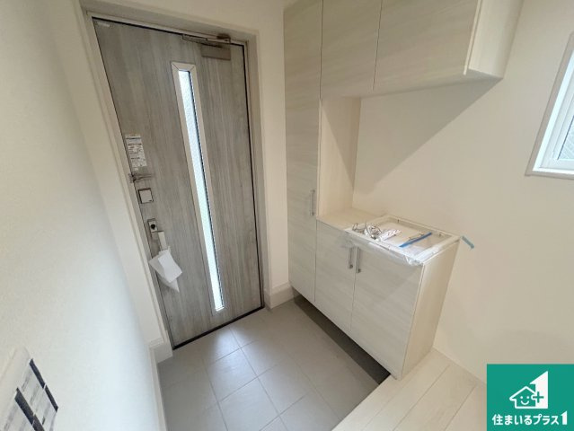 大阪市東住吉区今川　第3期　新築一戸建ての玄関|シューズボックスにはたくさんの靴が収納できるので玄関周りはいつもスッキリ！ご家族が増えても安心！