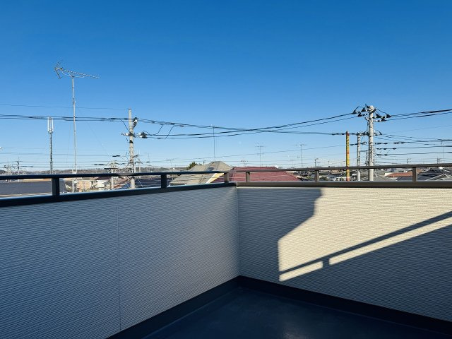 八王子市　大楽寺町　新築一戸建てのバルコニー|～開放的なルーフバルコニーのある物件です～