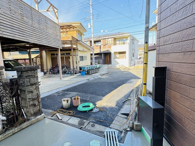 八王子市　大楽寺町　新築一戸建ての前面道路含む現地写真|～北側4.5ｍ道路に面しています～