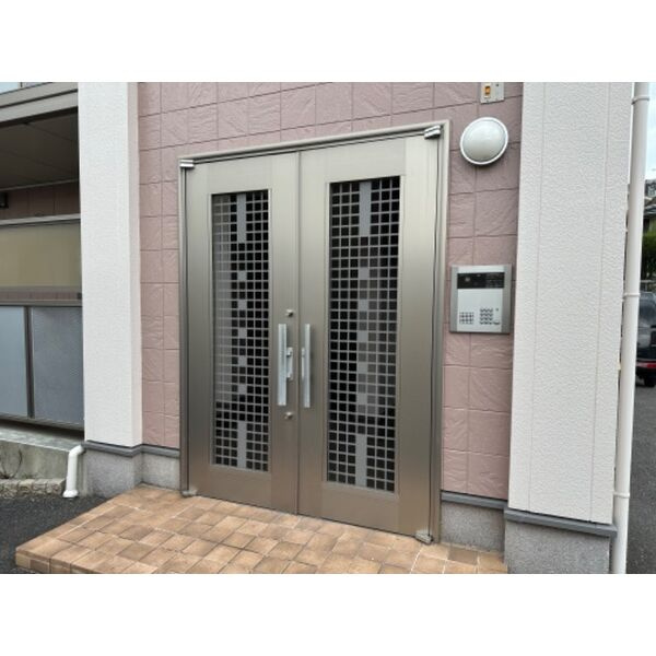 グレイス学園前のエントランス