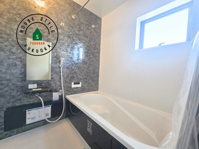 春日市一の谷1丁目第1-4棟（2号棟）の浴室|1日の疲れを癒してくれる広々バスルーム。雨の日のお洗濯にも大活躍な浴室乾燥機付です！