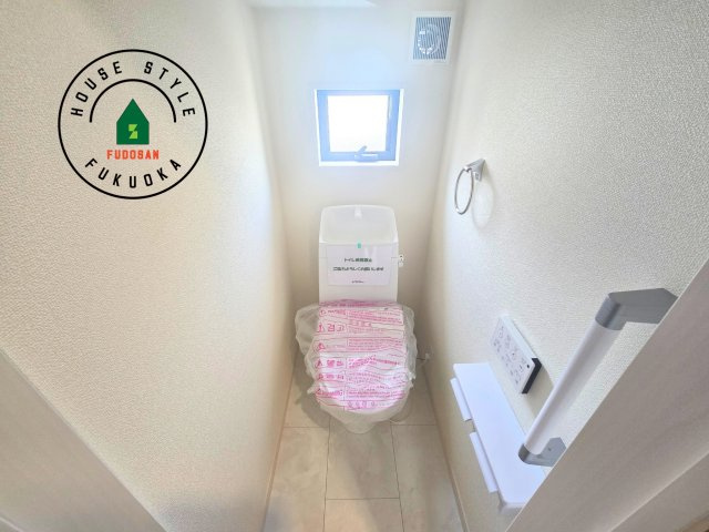 春日市一の谷1丁目第1-4棟（2号棟）のトイレ|温水洗浄便座を完備しております。2ヶ所にトイレがあるのは朝の慌ただしい時間も安心です。