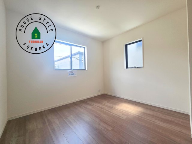 春日市一の谷1丁目第1-4棟（2号棟）の洋室|落ち着いた色調の洋室です。