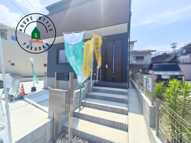 春日市一の谷1丁目第1-4棟（2号棟）の玄関|おでかけの時も帰った時も、「我が家」を最初に感じでもらえる素敵な空間に。