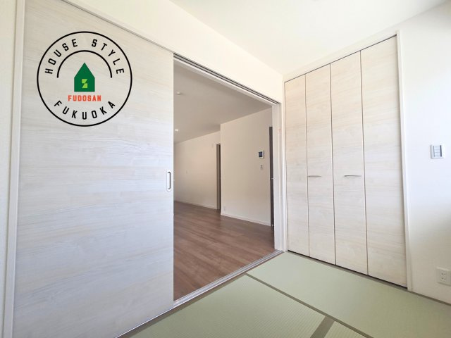 春日市一の谷1丁目第1-4棟（2号棟）の和室|リビング横の和室は、お子様のお昼寝や遊び場としても活躍しそう。