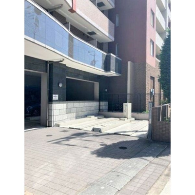 【駐車場】 | サムティ中之島WEST | 駐車場があるので、車を買う予定の方も安心です