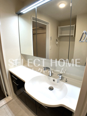 【独立洗面台】 | Ｄ－ａｖａｎｃｅ朝日Ｂ棟 | 朝の支度にも助かる、独立の洗髪洗面化粧台