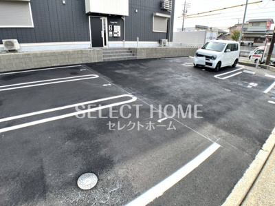 【駐車場】 | Ｄ－ａｖａｎｃｅ朝日Ｂ棟 | 駐車場に車を止められます