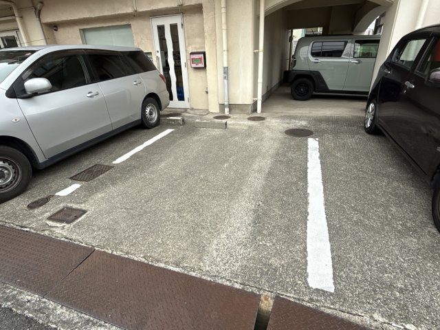 ロッキーコート広畑の駐車場