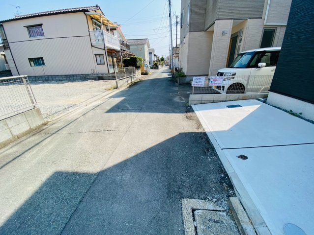リナージュ／東区南町23-1期／１号棟の前面道路含む現地写真