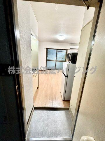 メゾン江坂EASTの玄関