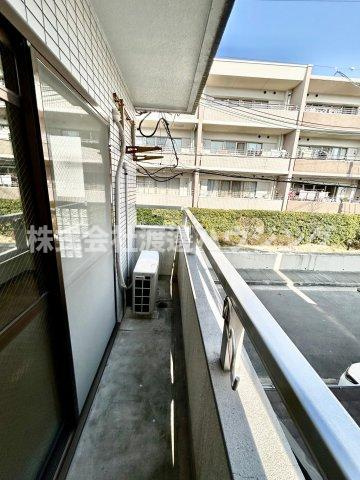 メゾン江坂EASTのバルコニー