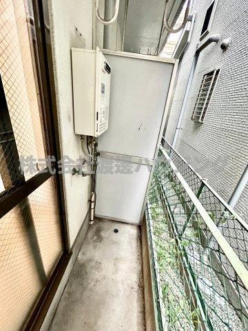 メゾン江坂EASTの設備|洗濯機置場