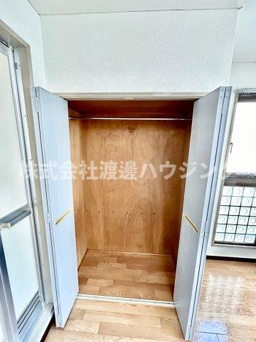 メゾン江坂EASTの玄関