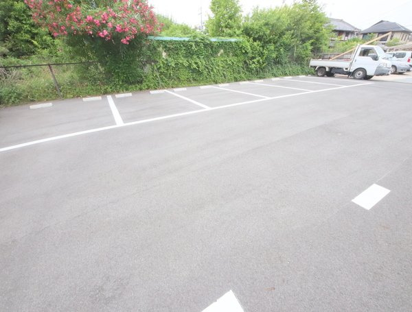 菅原三和マンションの駐車場