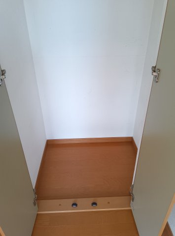 ハイツゴールドの玄関