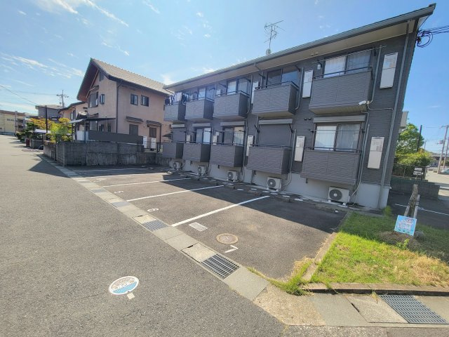 ヴィラ祝園の駐車場