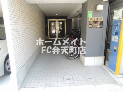 【エントランス】 | グランパシフィック堀江WEST | 清潔なエントランスです