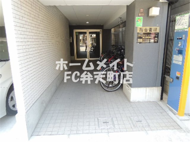 【エントランス】 | グランパシフィック堀江WEST | 清潔なエントランスです