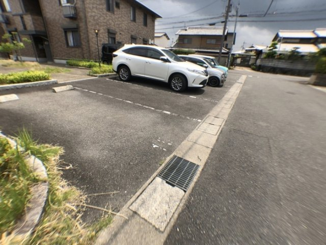 リビングタウン祝園 C棟の駐車場