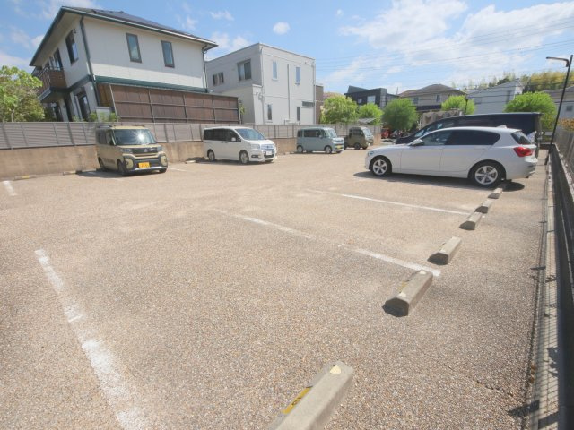 ガーデンヒルの駐車場