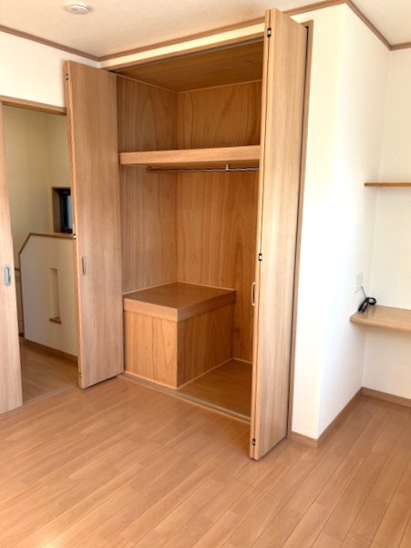◆令和３年９月リフォーム済みの美宅◆設備満載のロフト付き３ＬＤＫ住宅◆城陽市富野西垣内の収納|クローゼット(洋室７帖西側)
