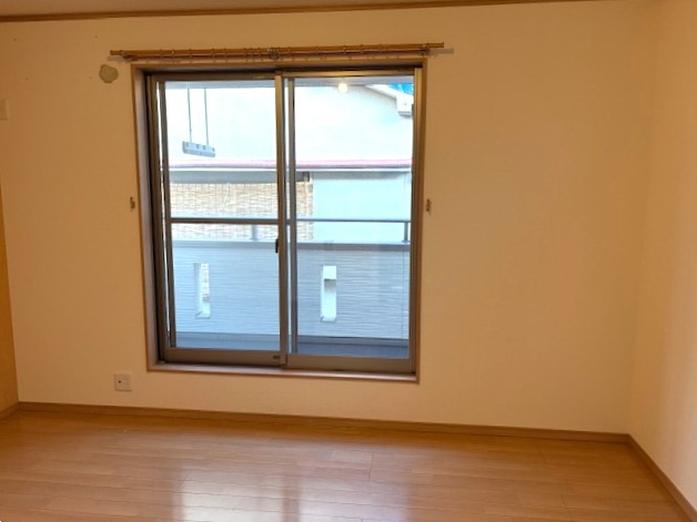 ◆令和３年９月リフォーム済みの美宅◆設備満載のロフト付き３ＬＤＫ住宅◆城陽市富野西垣内の洋室|洋室７帖(東側)