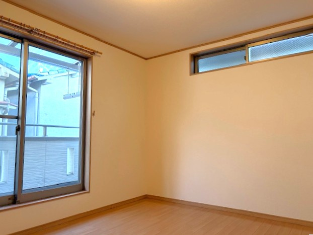 ◆令和３年９月リフォーム済みの美宅◆設備満載のロフト付き３ＬＤＫ住宅◆城陽市富野西垣内の洋室|洋室７帖(東側)