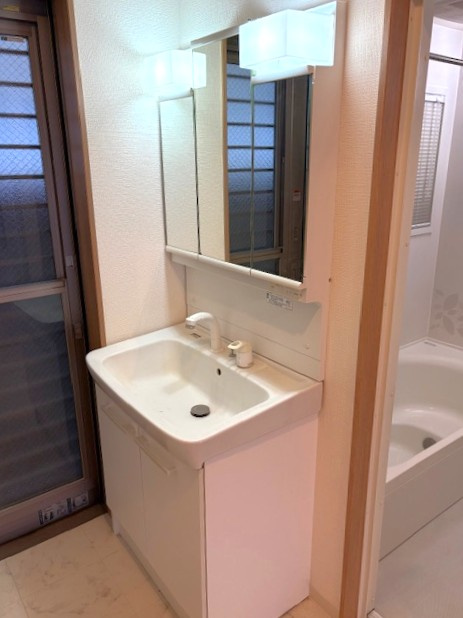 ◆令和３年９月リフォーム済みの美宅◆設備満載のロフト付き３ＬＤＫ住宅◆城陽市富野西垣内の独立洗面台|洗面化粧台