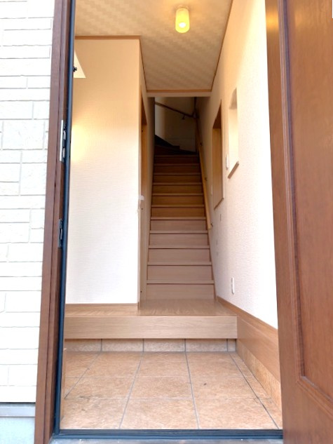 ◆令和３年９月リフォーム済みの美宅◆設備満載のロフト付き３ＬＤＫ住宅◆城陽市富野西垣内の玄関|玄関