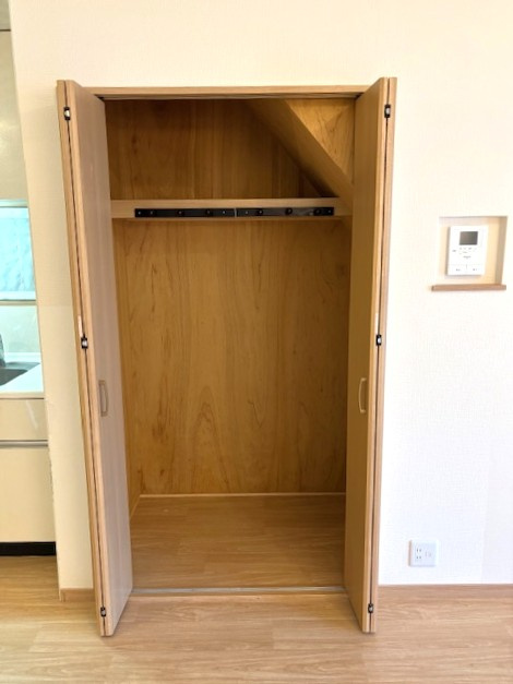 ◆令和３年９月リフォーム済みの美宅◆設備満載のロフト付き３ＬＤＫ住宅◆城陽市富野西垣内の収納|クローゼット(階段下)