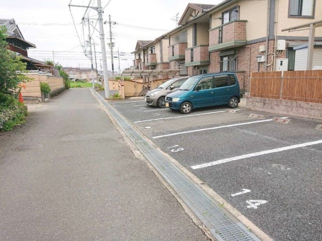 エイトキューブ　B棟の駐車場
