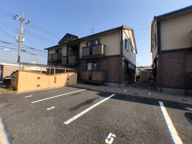 エイトキューブ　B棟の駐車場