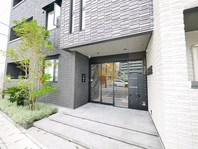 Lene　Cricca西大寺Ⅲのエントランス