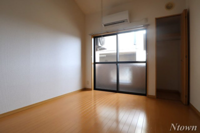 【居間・リビング】 | LIBERTY COURT | ゆったりとしたリビングです