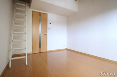 【居間・リビング】 | LIBERTY COURT | ゆったりとしたリビングです