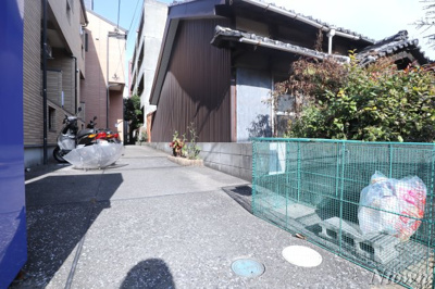 【エントランス】 | LIBERTY COURT | 落ち着いたエントランスです