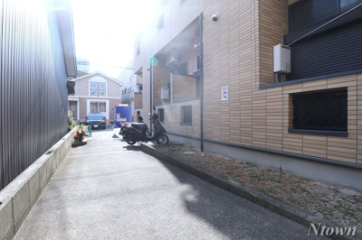 【エントランス】 | LIBERTY COURT | 清潔なエントランスです