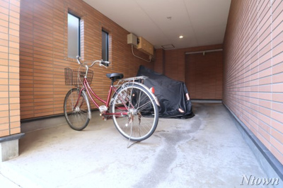 【ロビー】 | LIBERTY COURT | 清潔なロビーです