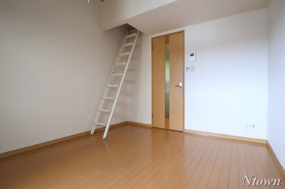 【居間・リビング】 | LIBERTY COURT | こちらの居間で趣味の時間をお楽しみください