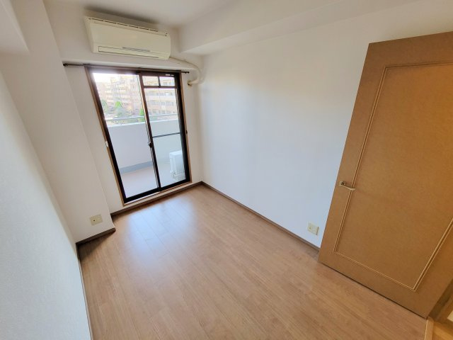 ローレルスクエア登美ヶ丘第Ⅰ期1番館の洋室