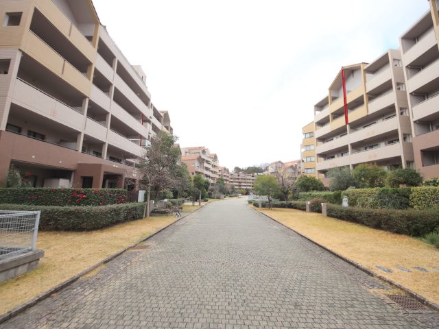 ローレルスクエア登美ヶ丘第Ⅰ期1番館の外観